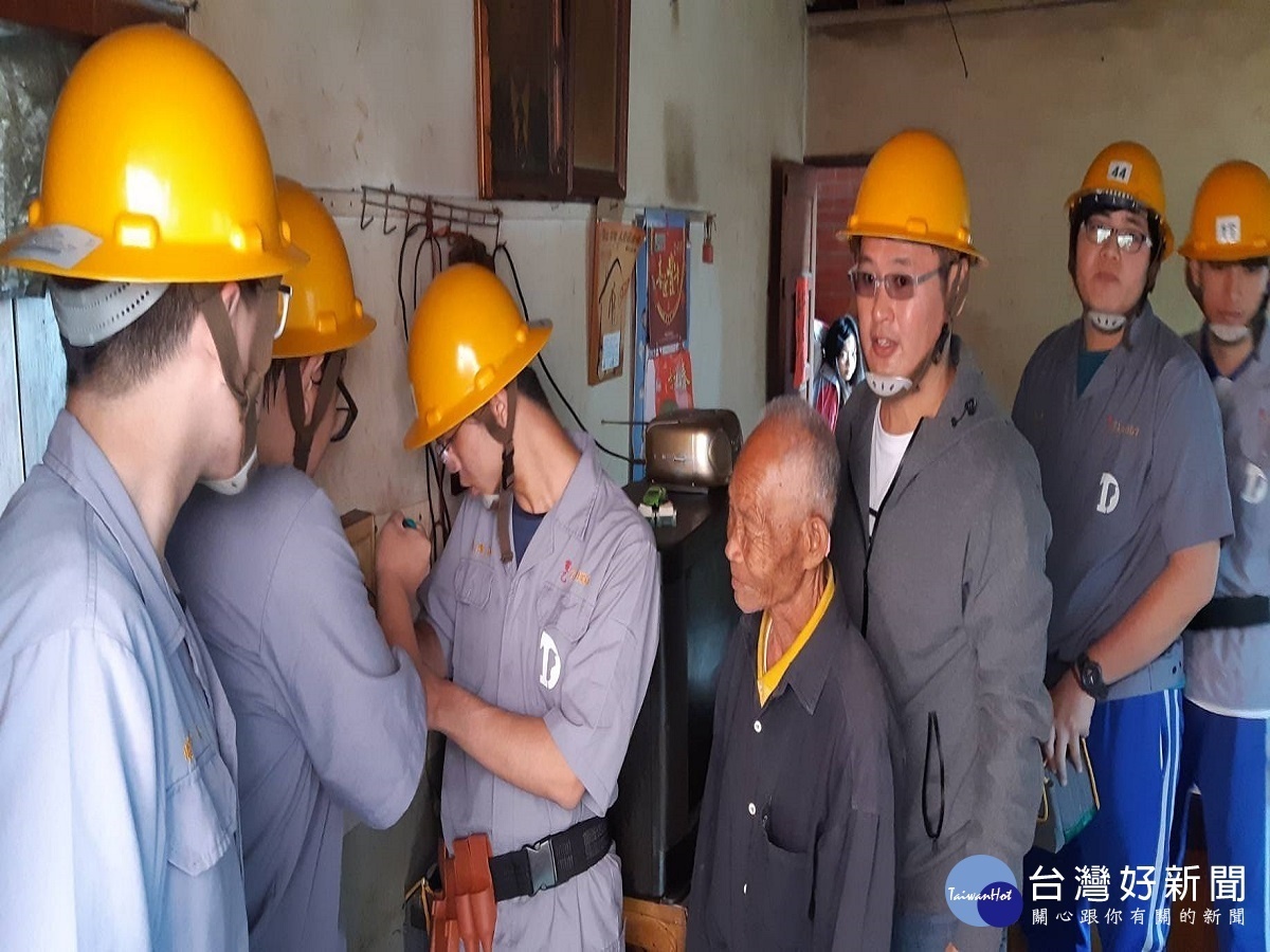 達德商工善盡社會責任 為獨老進行居家水電維修檢查