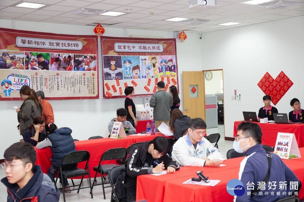 彰化就業中心徵才活動「就業包中」。圖/彰化就業中心提供。
