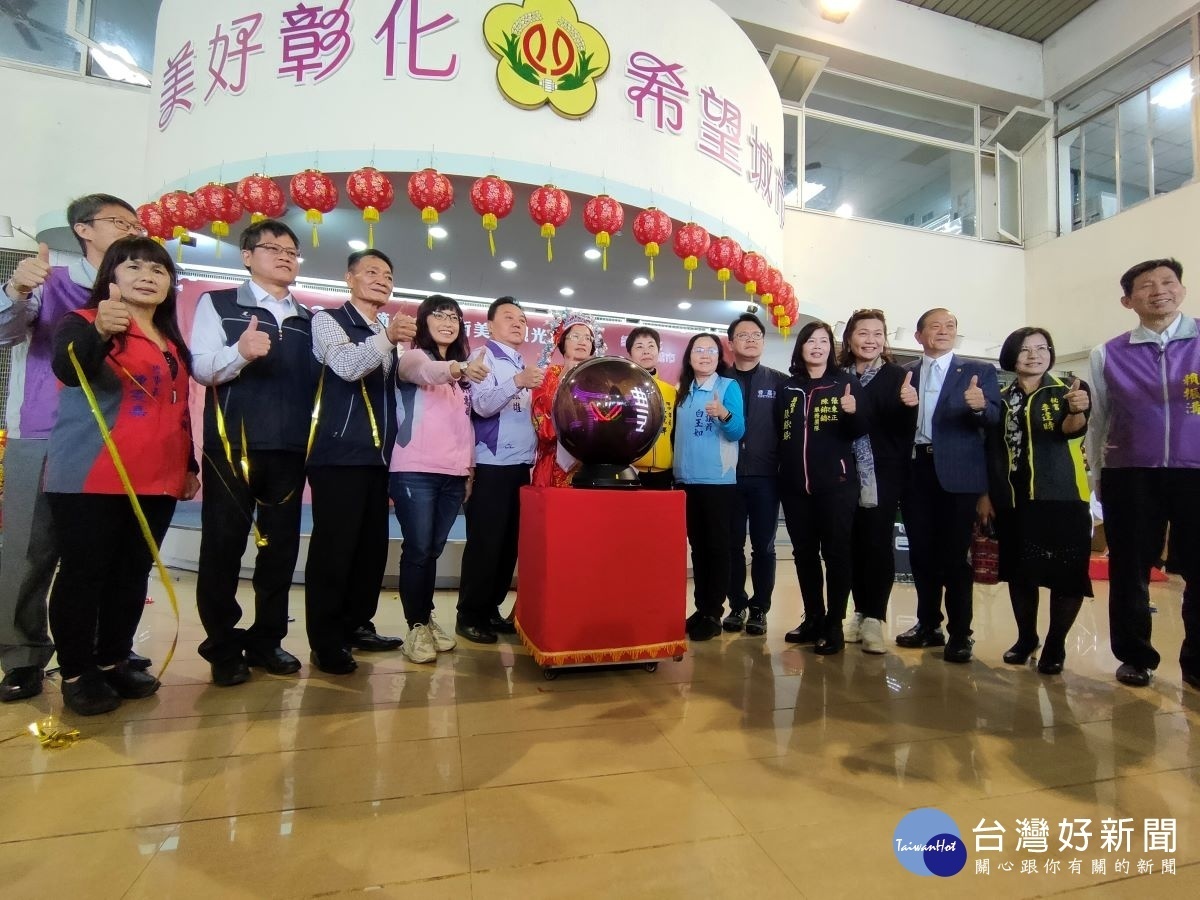 年為十足的彰化年貨大街活動正式啟動。(圖/記者鄧富珍攝)