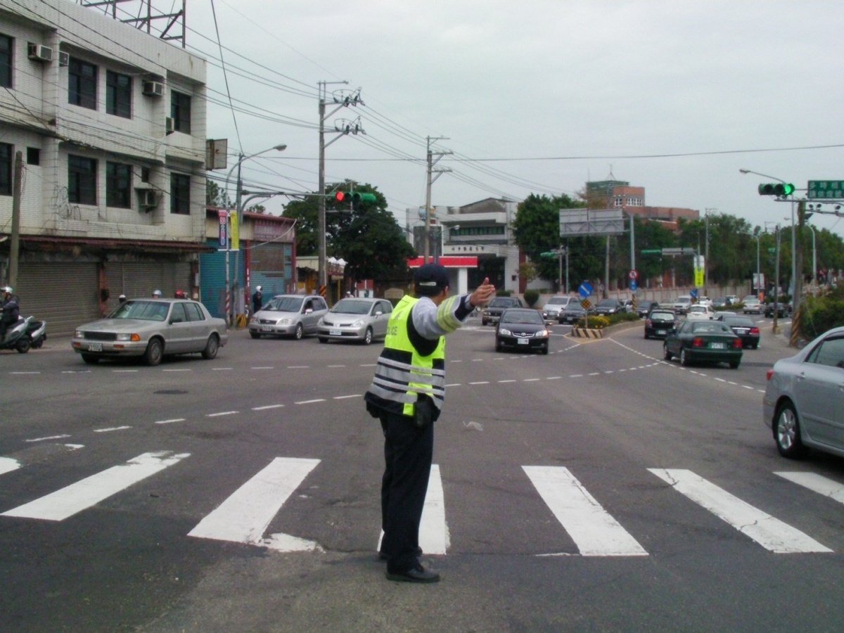 龍潭分局辦理109年春節連假,龍潭交流道周邊道路及易壅塞路段相關路權單位,會勘暨相關疏運及管制措施。