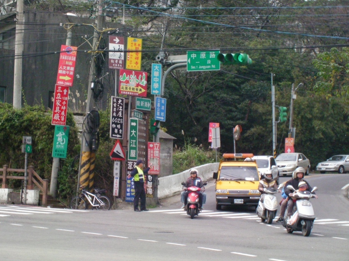 龍潭分局辦理109年春節連假，龍潭交流道周邊道路及易壅塞路段相關路權單位，會勘暨相關疏運及管制措施。