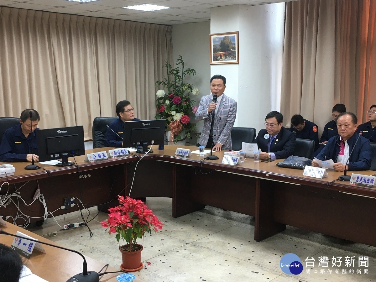 警友年節贈送警機能衣 員林分局員警倍感溫馨