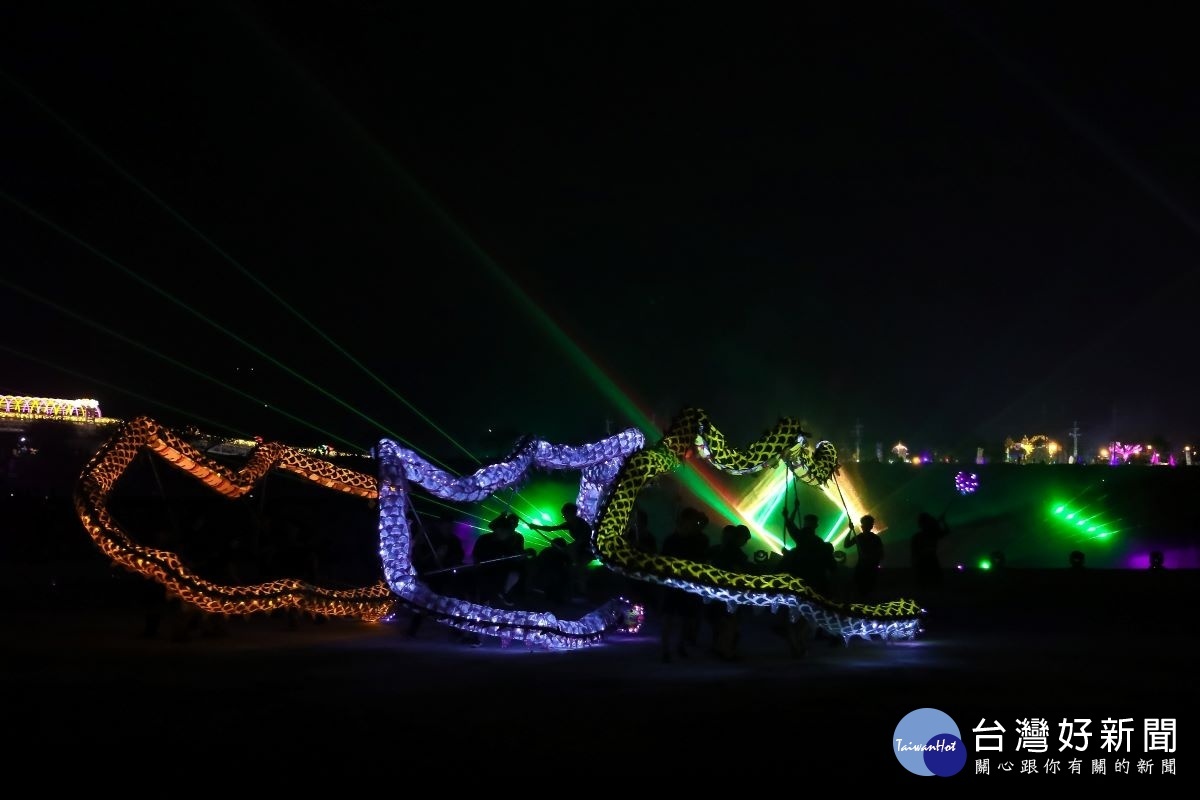 重慶「銅梁火龍」元宵期間彰化燈會再掀高潮。
