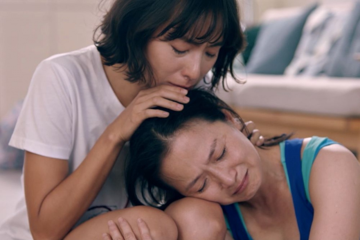 LEXUS微電影《40公分》_飾演視障者的林辰唏和媽媽謝瓊煖，在劇中互飆演技，詮釋心底畏懼及鼓舞激勵間的情緒拉扯。