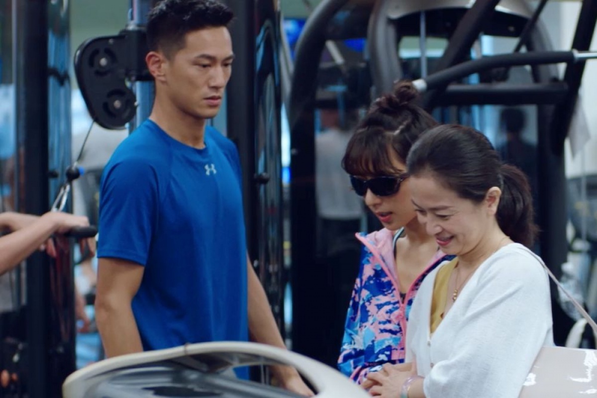 LEXUS微電影《40公分》_劇情透過母親與男主角的細心關懷,陪伴面對失明而備受煎熬的女主角走過人生黑暗的低潮,深深描繪生命真摯的情感。