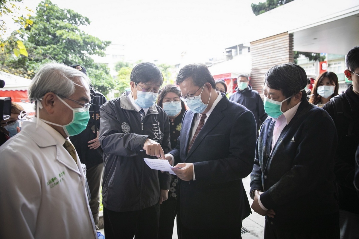 關心肺炎防疫整備情形,桃園市長鄭文燦視察聯新國際醫院。