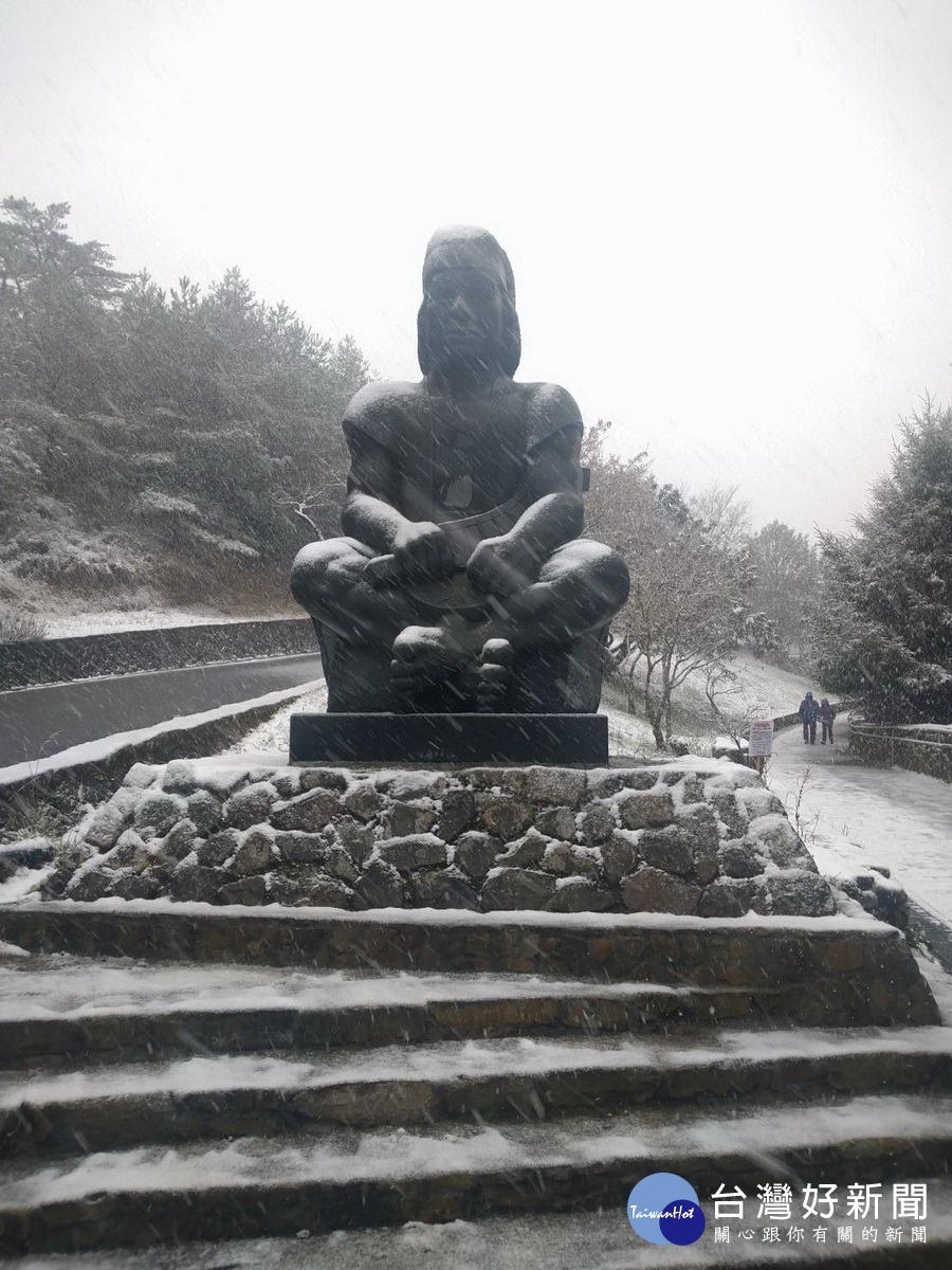 塔塔加清晨也下雪囉!(圖/玉管處提供)