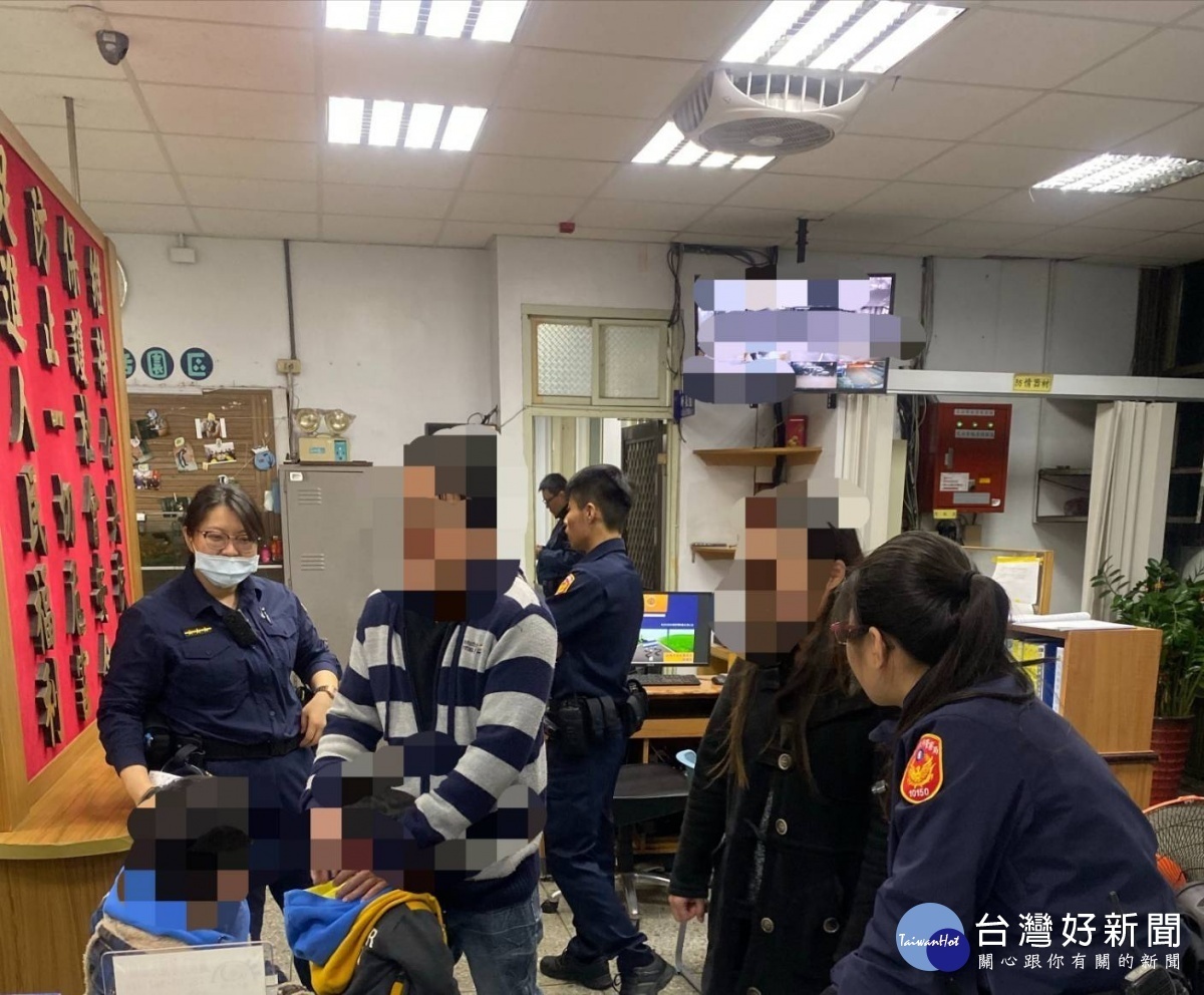 幼童走失警民協助,童見母抱緊處理。