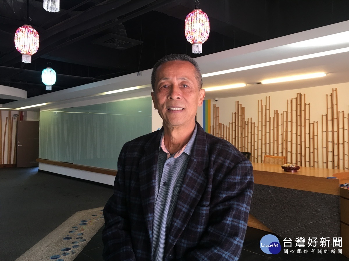 魏榮泰希望帶給南投民眾臨場感優質享受。(記者扶小萍攝)