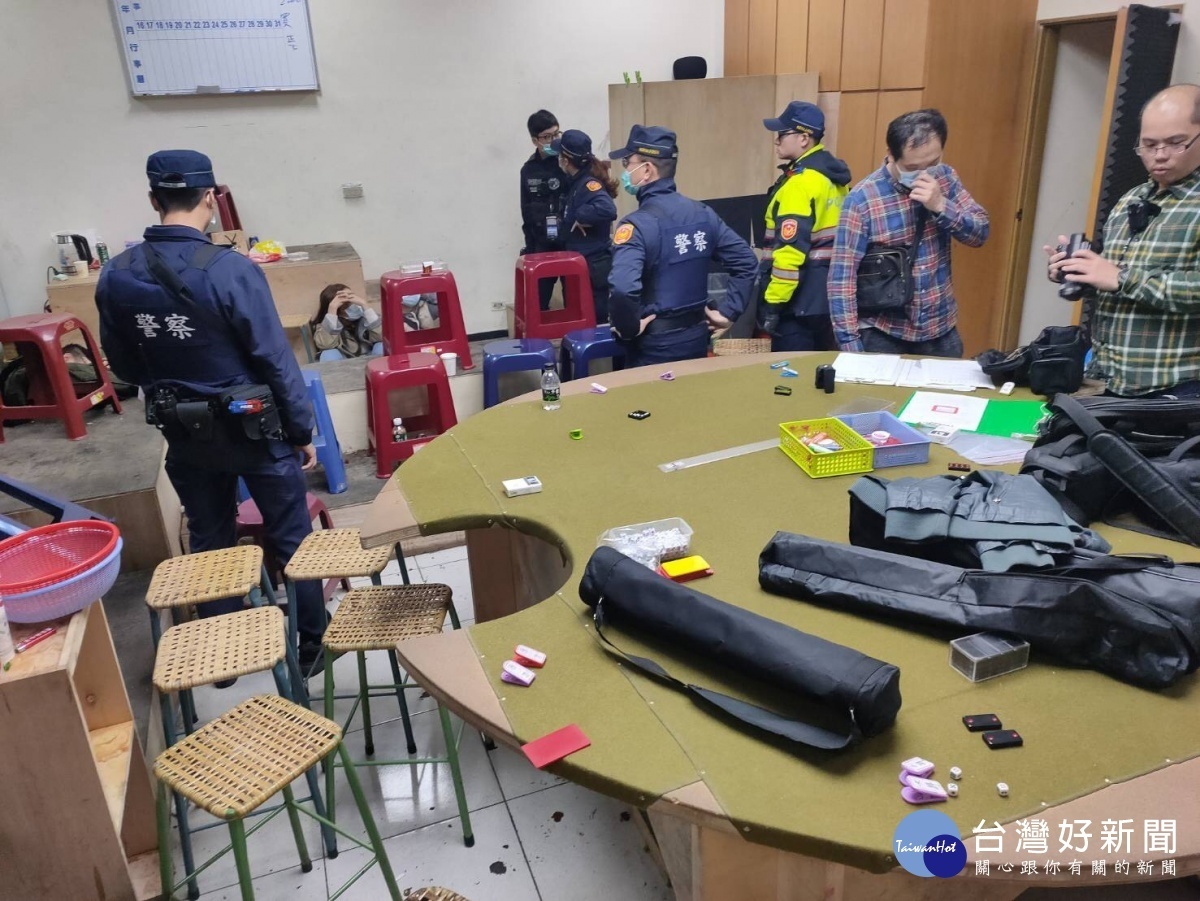 警方破獲天九牌職業大型賭場