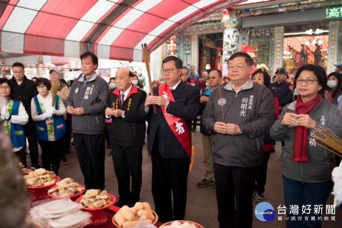 市長參香,祈求庇佑台灣平安健康