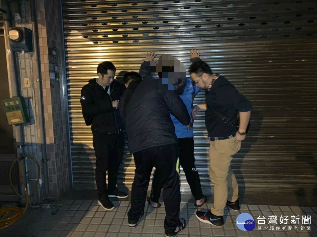 桃檢指揮八德警破獲槍毒,起出黑星手槍及毒品。