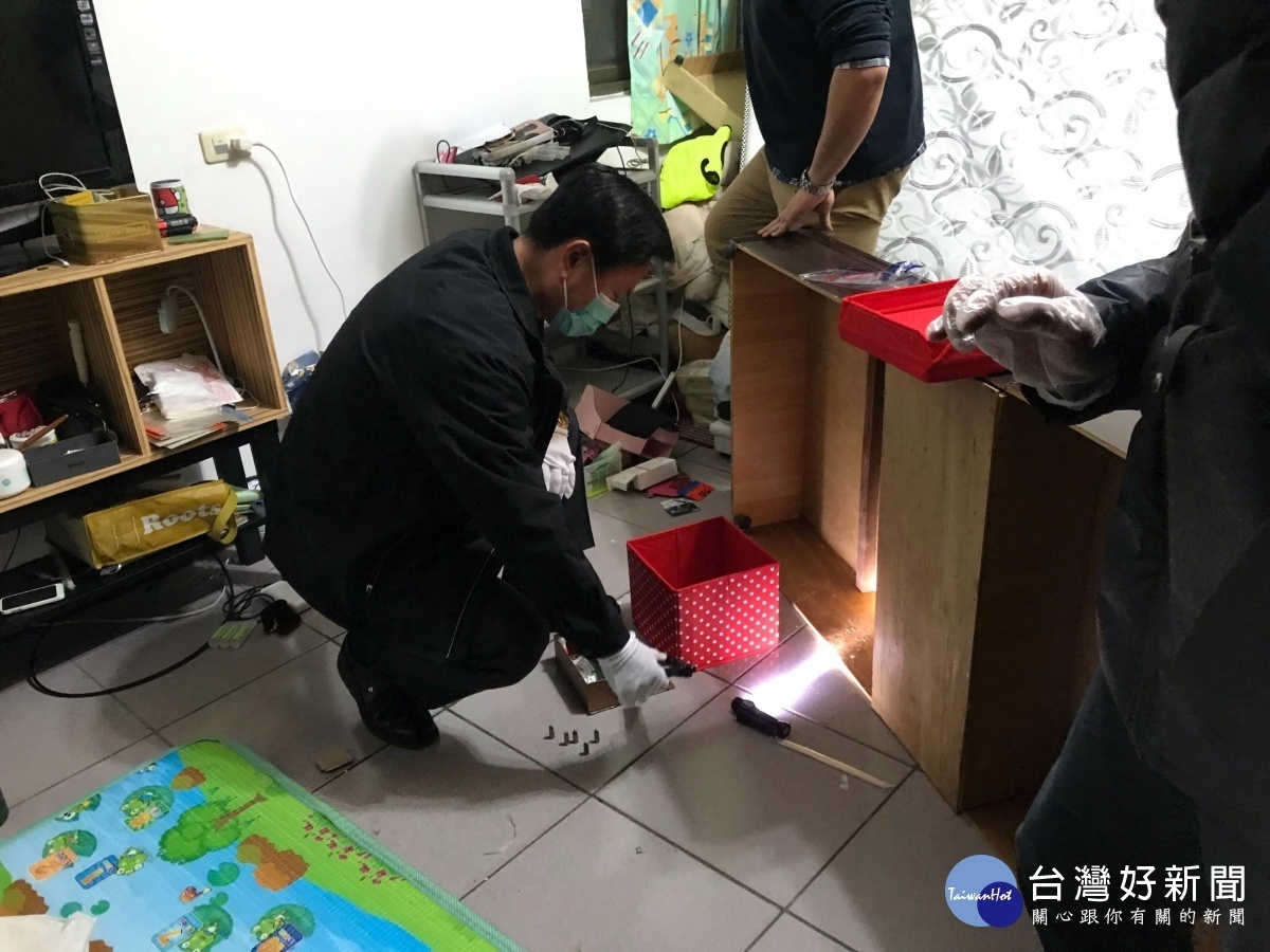 桃檢指揮八德警破獲槍毒,起出黑星手槍及毒品。
