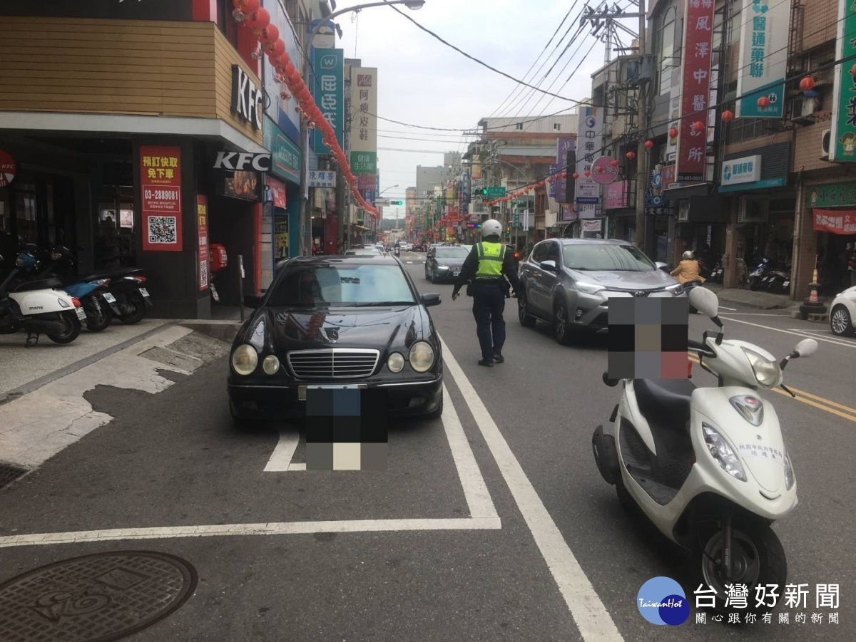 楊梅分局開始取締違規「大執法」，員警在大成路共取締違規停車合計41件，將繼續勸導並取締。