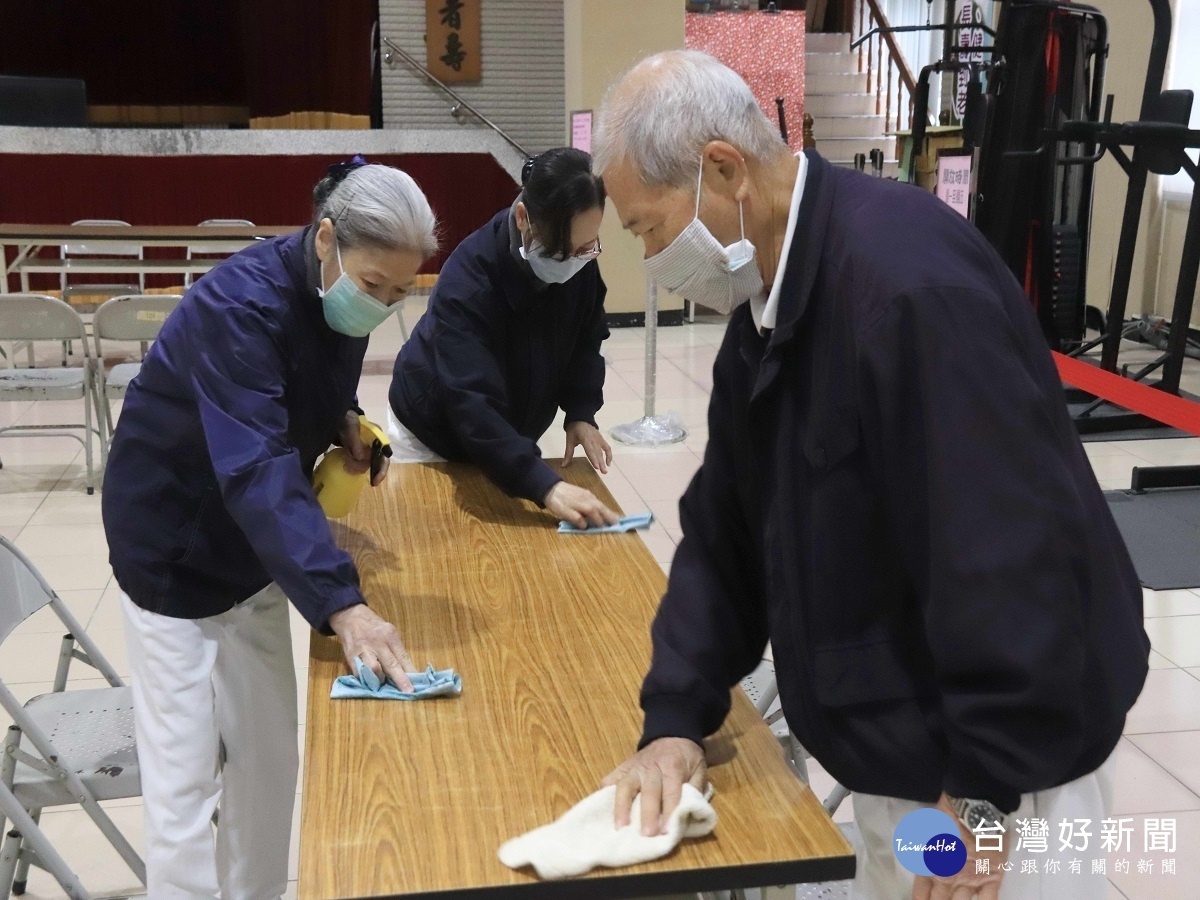 寒流造訪氣溫下降 彰化慈濟人醫會志工有溫度義診義剪