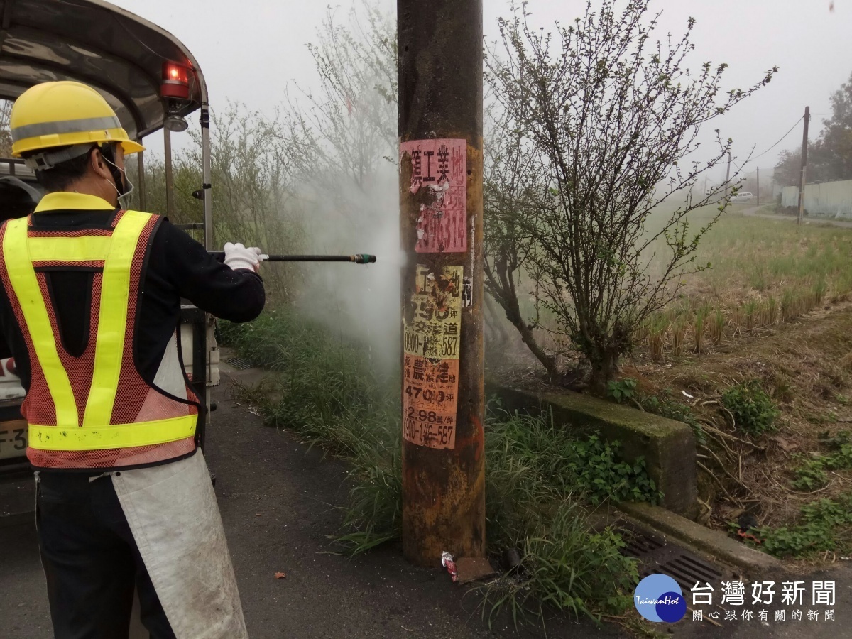 呂理德表示，撕除違規小廣告，並拒絕撥打廣告單上的電話，共同抵制違規張貼的業者，讓小廣告單失效形同虛設。