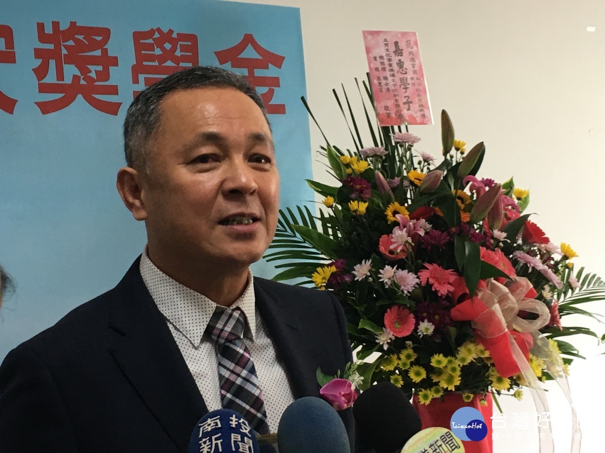 童建文接掌同德家商校長。(記者扶小萍攝)