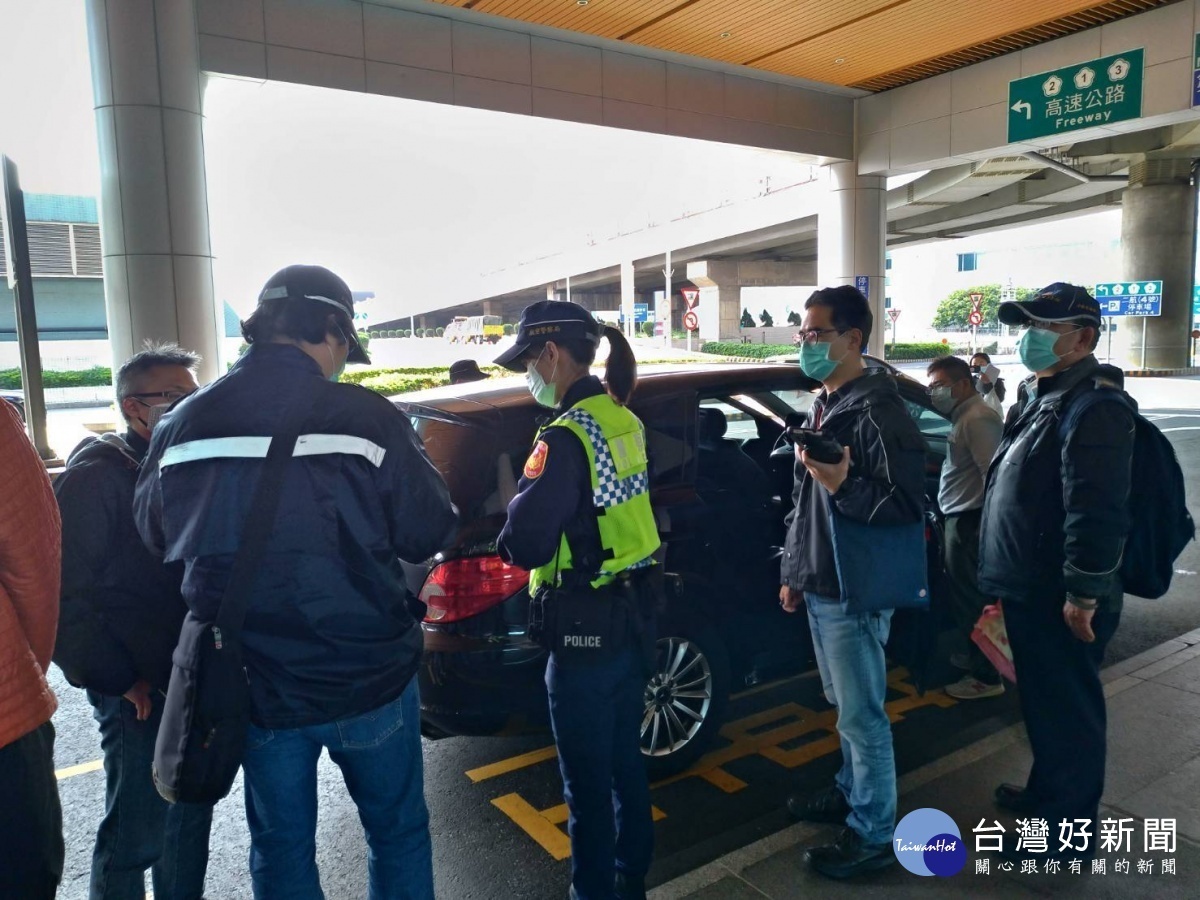 針對白牌車可能成為新冠肺炎防疫漏洞,桃園市組聯合稽查小組,加強擴大取締違法的白牌計程車。