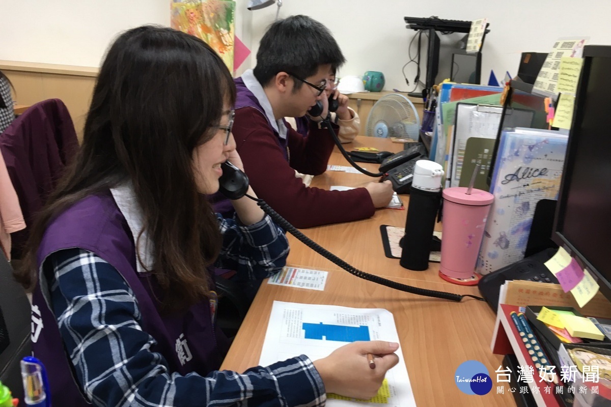 新冠肺炎疫情持續升溫,民眾焦慮、不安的情緒也逐漸升高,桃園市政府成立安心減壓專線,解決民眾防疫時期焦慮情緒。