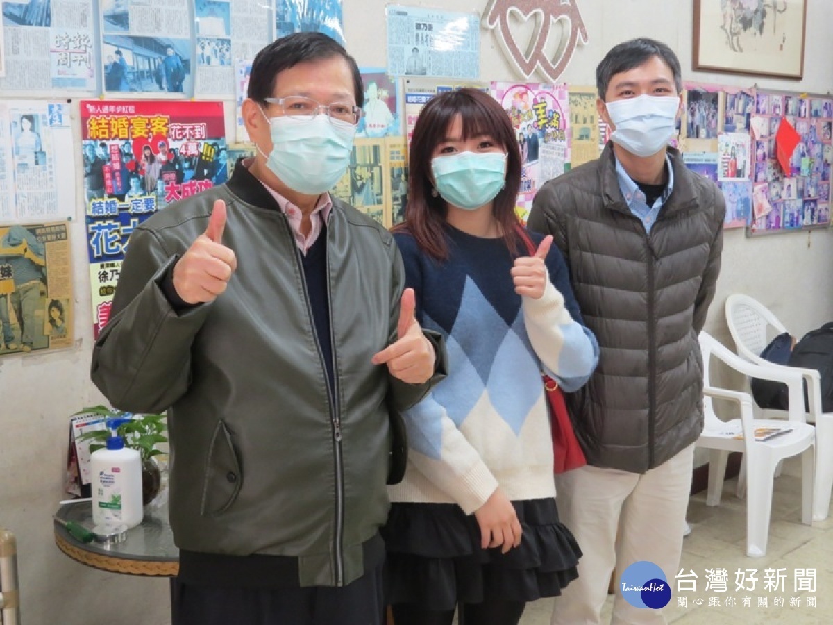 中壢區美滿服務中心主任徐乃義指出,口罩相親是保護自己也是保護別人的必要之惡。(中壢區美滿服務中心提供)
