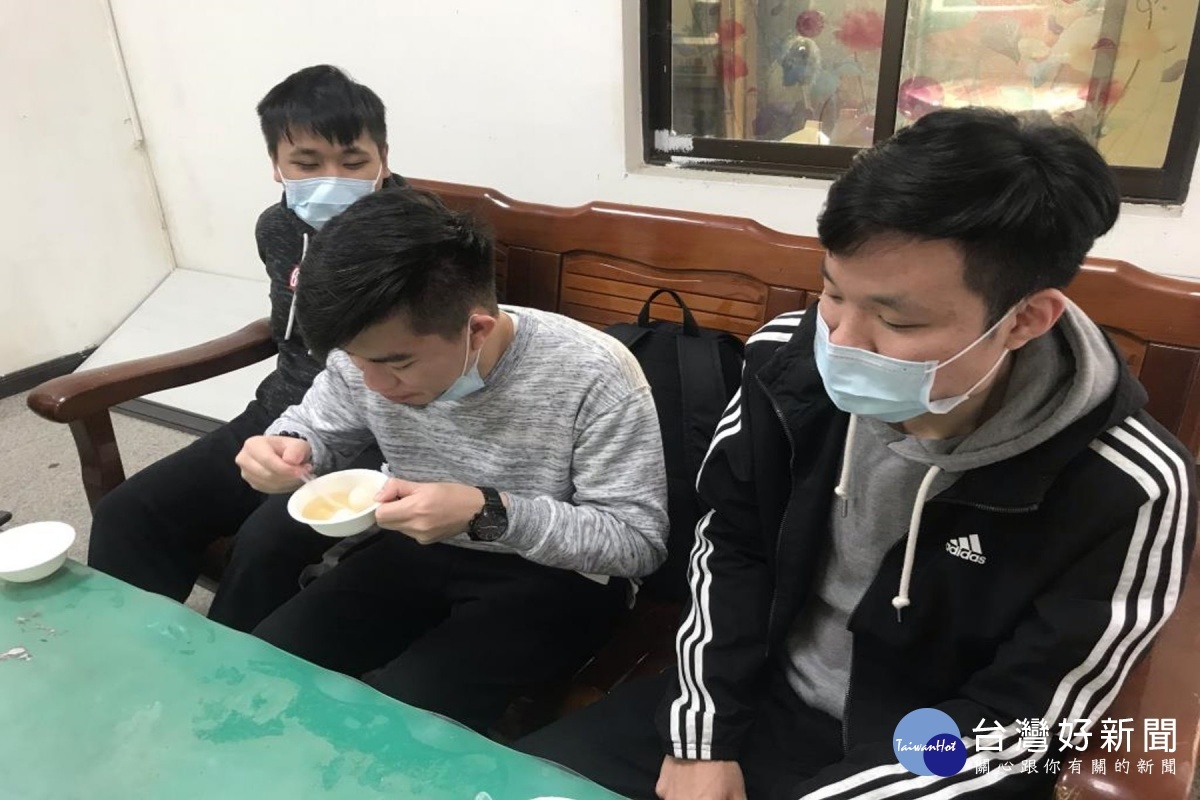 吃湯圓。