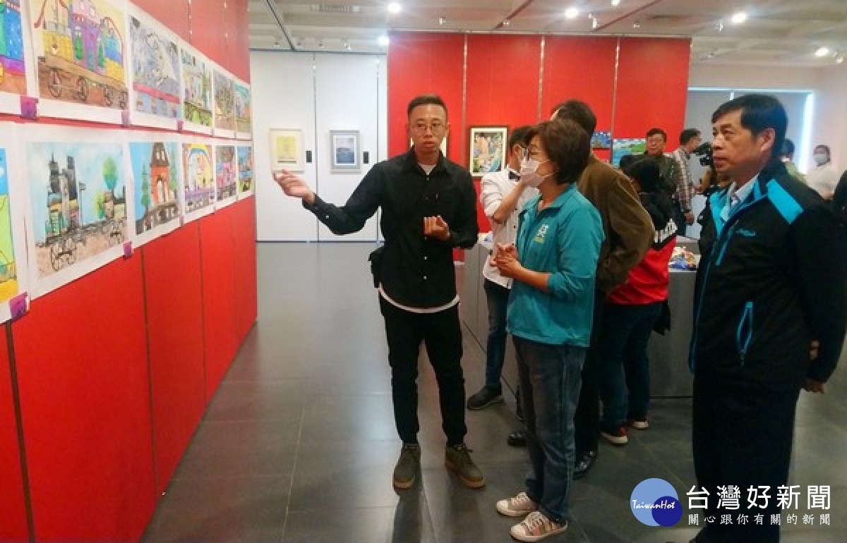 北港鎮南陽國小與北港國中假北港文化中心舉辦「2020大童小藝-童玩」美術班畢業聯展,展期至3月4日止,歡迎鄉親闔家蒞臨。