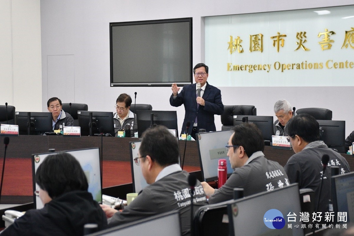 桃園市長鄭文燦於新冠肺炎防疫專案會議中指示防疫工作重點。