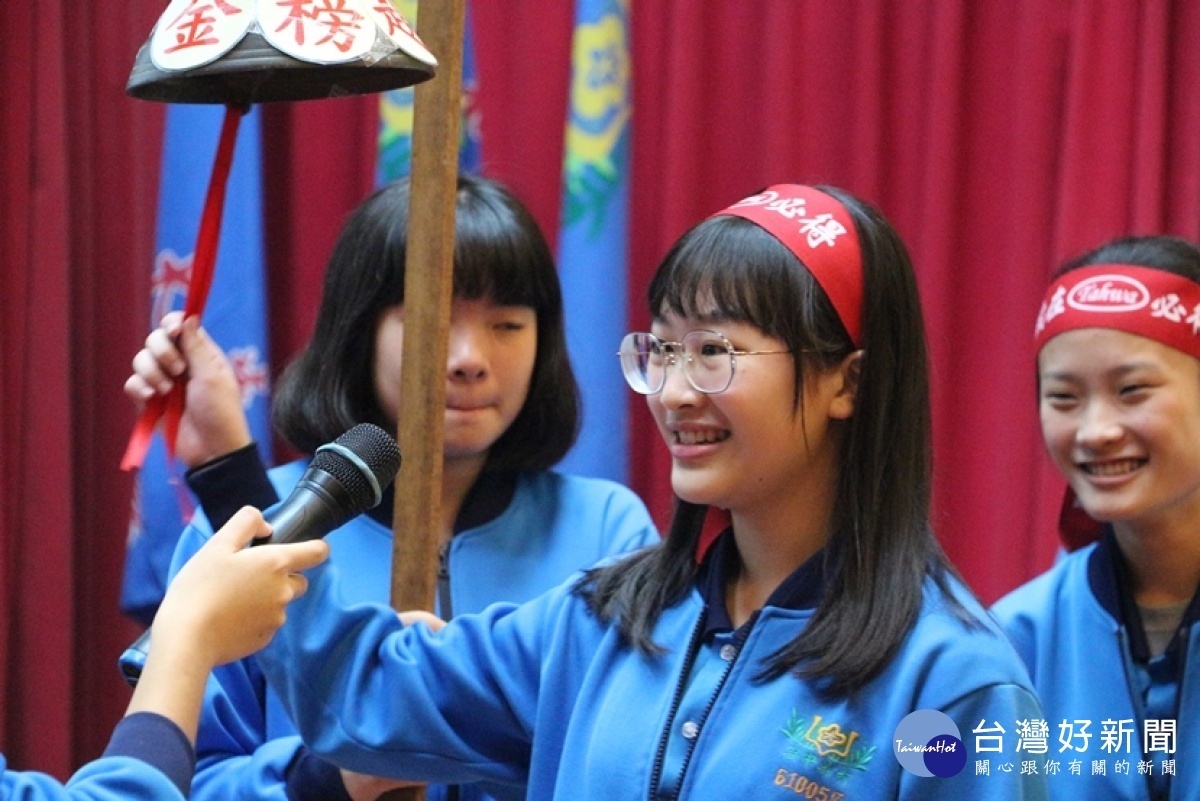 大華中學多元課程學習有趣、活潑,學生在寧靜清幽的環境下適性適才發展,面對學測的大考亦不落人後,各科表現優異。