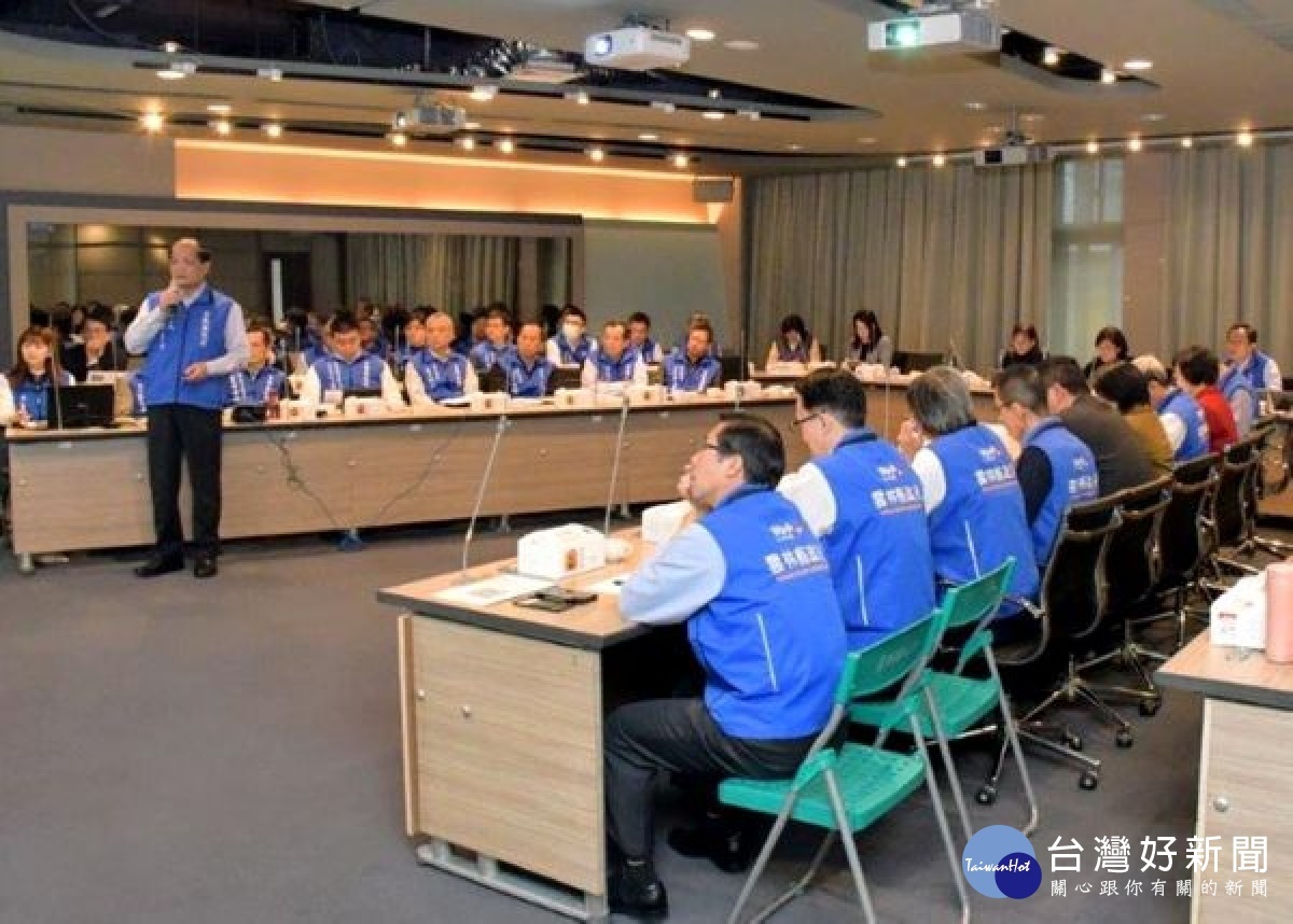 雲林縣警察局舉辦「縣長有約」業務報告，由局長顏旺盛就縣政願景工程、業務說明等提出簡報，並宣示未來除剛性嚴正執法外，亦將兼具柔性勸導，重塑警察形象。