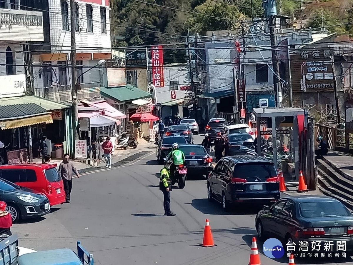 大溪警方特別列出轄內連續假期易壅塞路段供民眾參考,提供建議替代道路,以期提早因應。