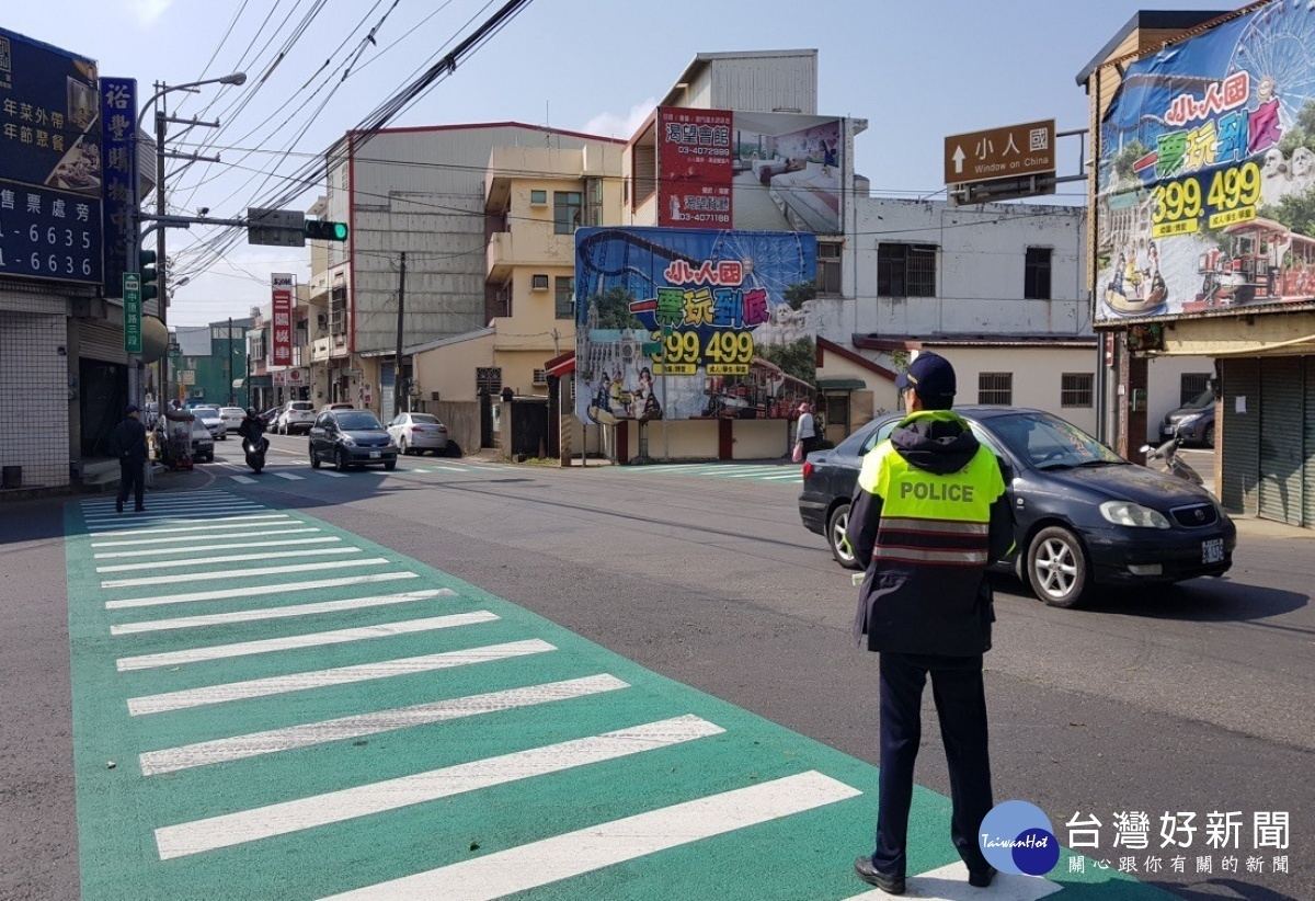 龍潭警分局針對轄區易壅塞路段研擬規劃交通疏導作為，使民眾能快樂出遊交通順暢不塞車。