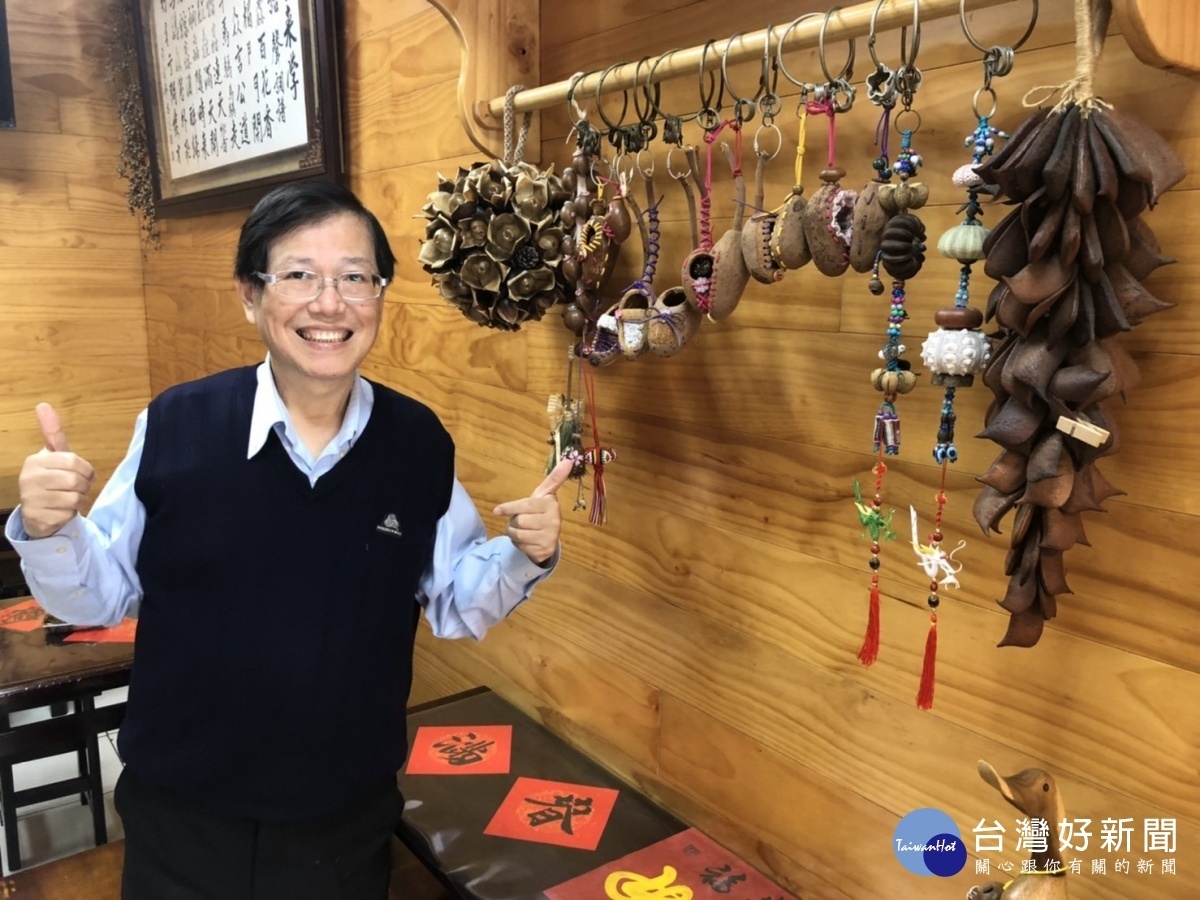 中壢區美滿服務中心主任徐乃義認為適婚男女,讓自己外在乾淨、清爽是基本功,否則愛神永遠不會上門。