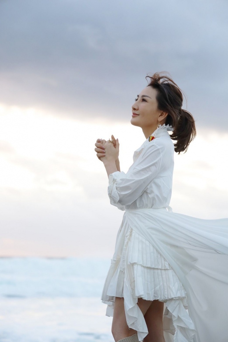 王宥忻推出專輯《宥見逆光的幸福》,要傳遞正向能量。(圖/發了瘋了娛樂提供)