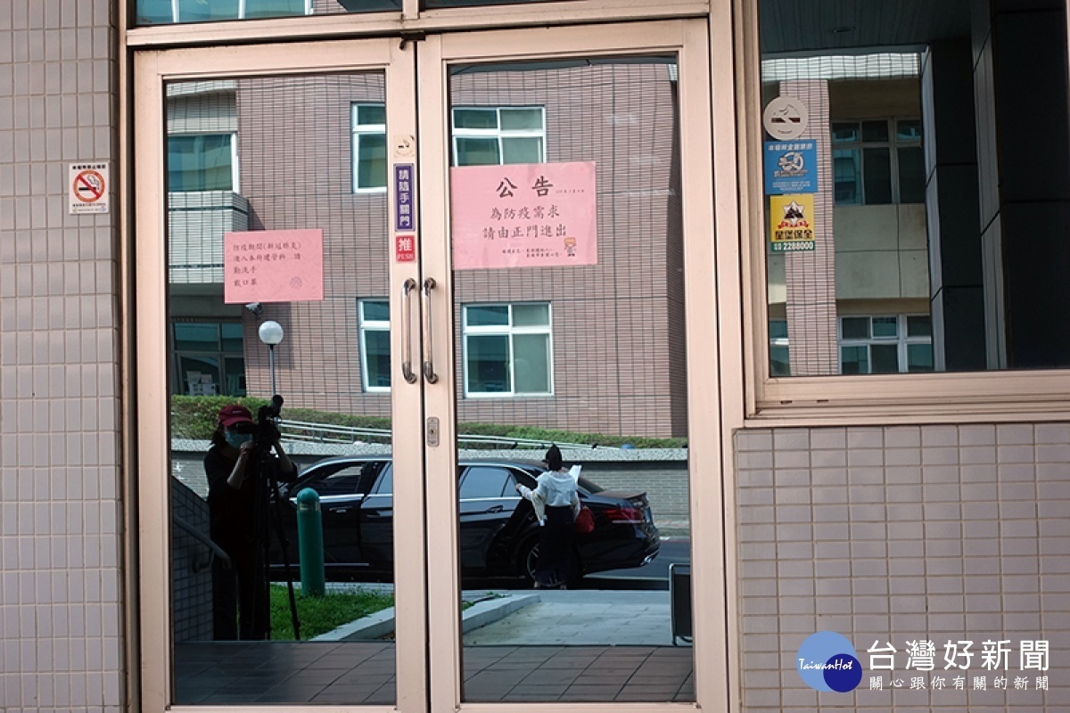 嘉義市政府忠孝路側門封閉/市府提供