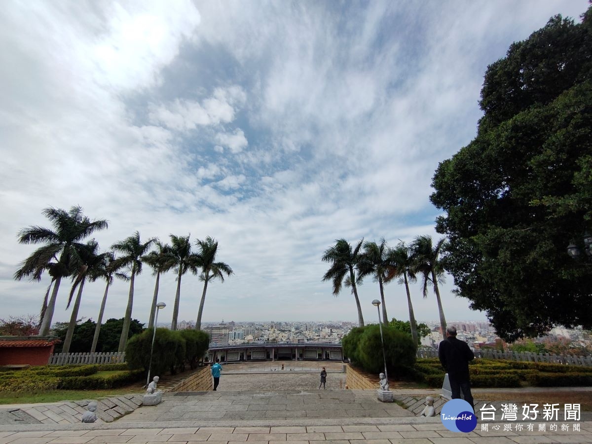 八卦山大佛前俯視彰化全景。圖/者鄧富珍攝