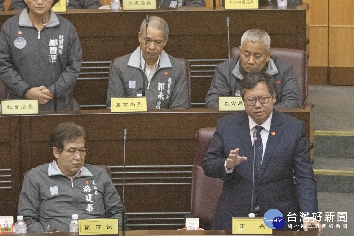 議事堂上要不要戴口罩?桃園市長鄭文燦表示尊重自主決定是否配戴。