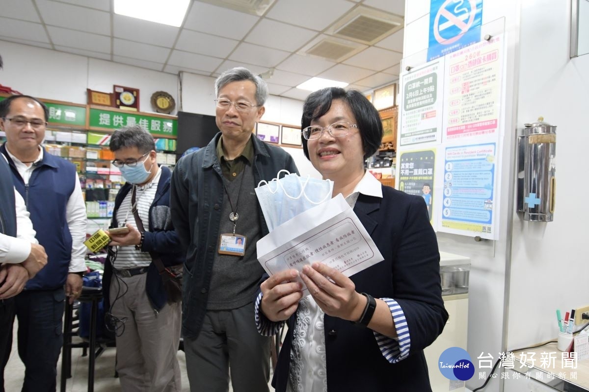 「口罩實名制」社區藥局大小事全包,縣長王惠美向第一線藥師感謝致意 。圖/記者鄧富珍攝