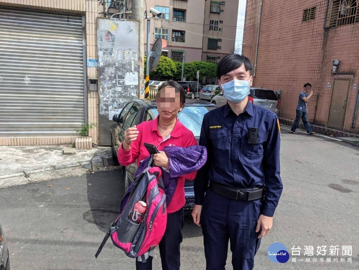 看護趕上工機車拋錨,熱心員警助解危。