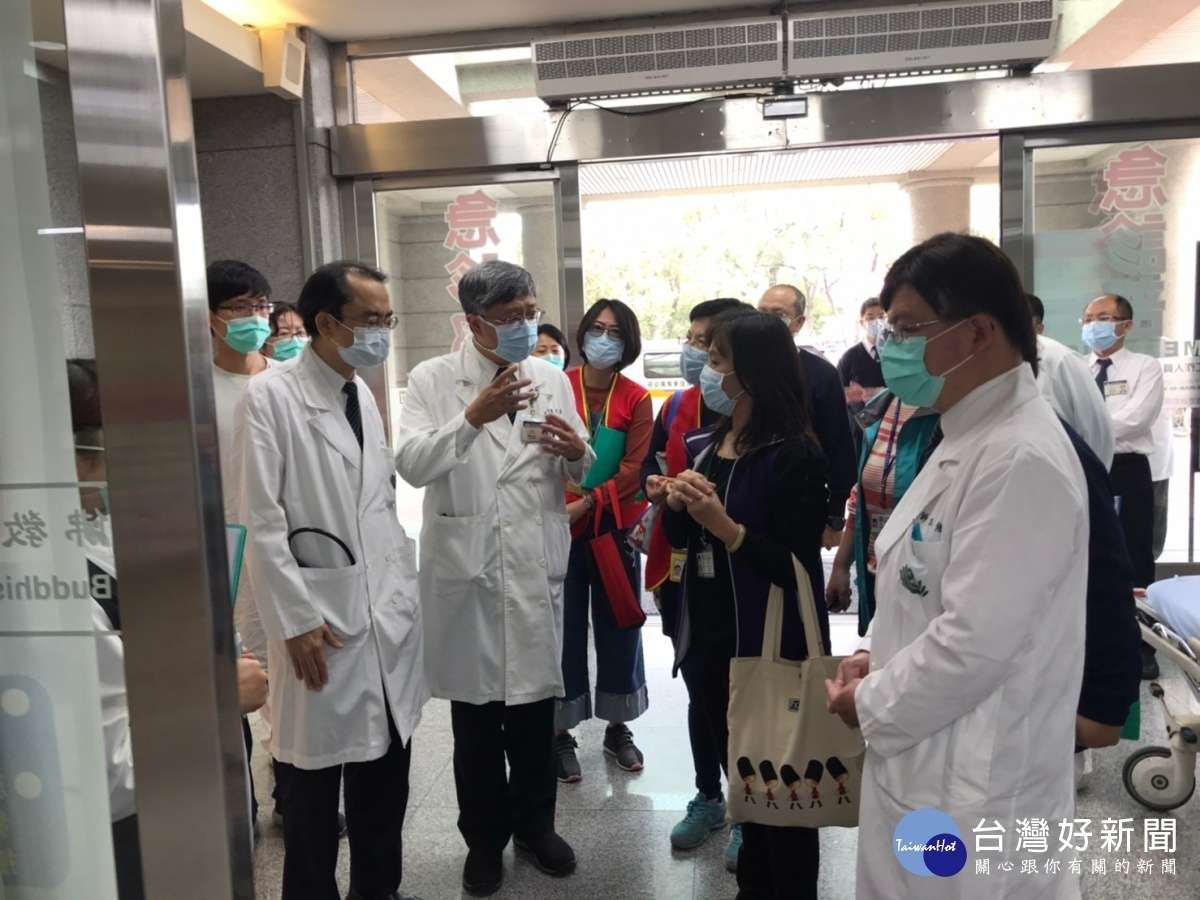 大林慈濟醫院賴俊良副院長說明急診分流介紹/縣府提供