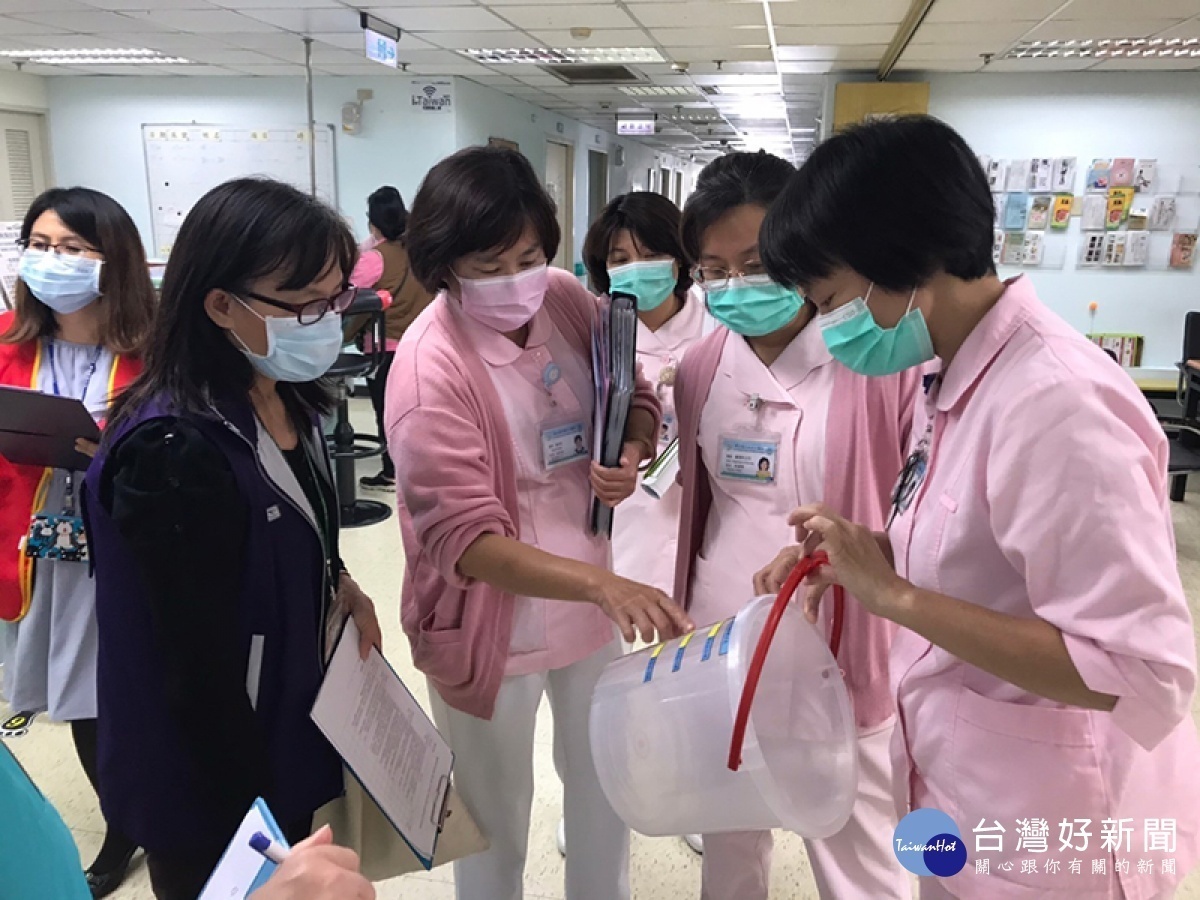 衛生福利部朴子醫院訪查朴白水泡製方法/縣府提供