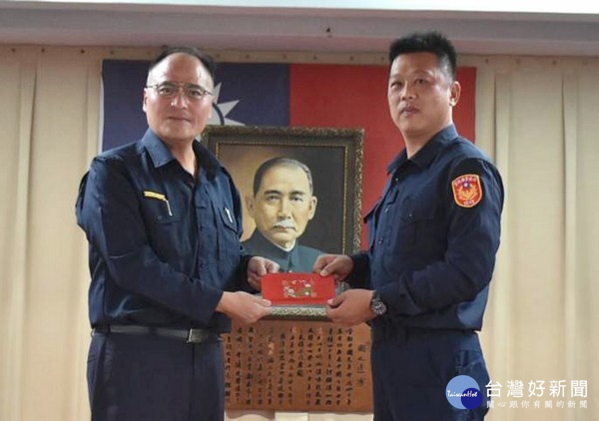 北港分局長王立德針對治安工作執行績效優異之有功人員予以公開表揚,肯定員警維護治安用心,亦提醒注意個人安全。