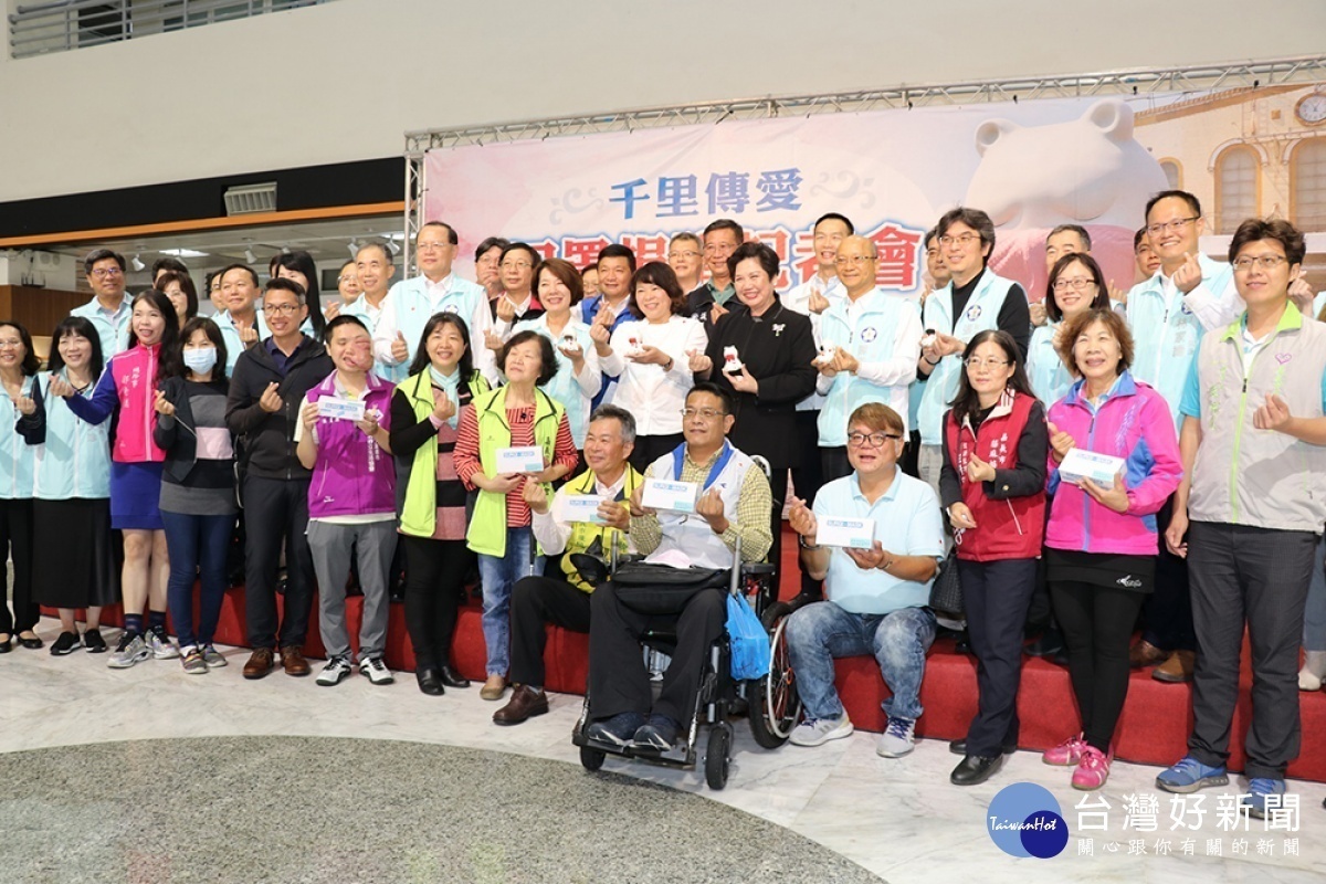 不分區立委溫玉霞捐贈「5萬片口罩給嘉義市府/市府提供