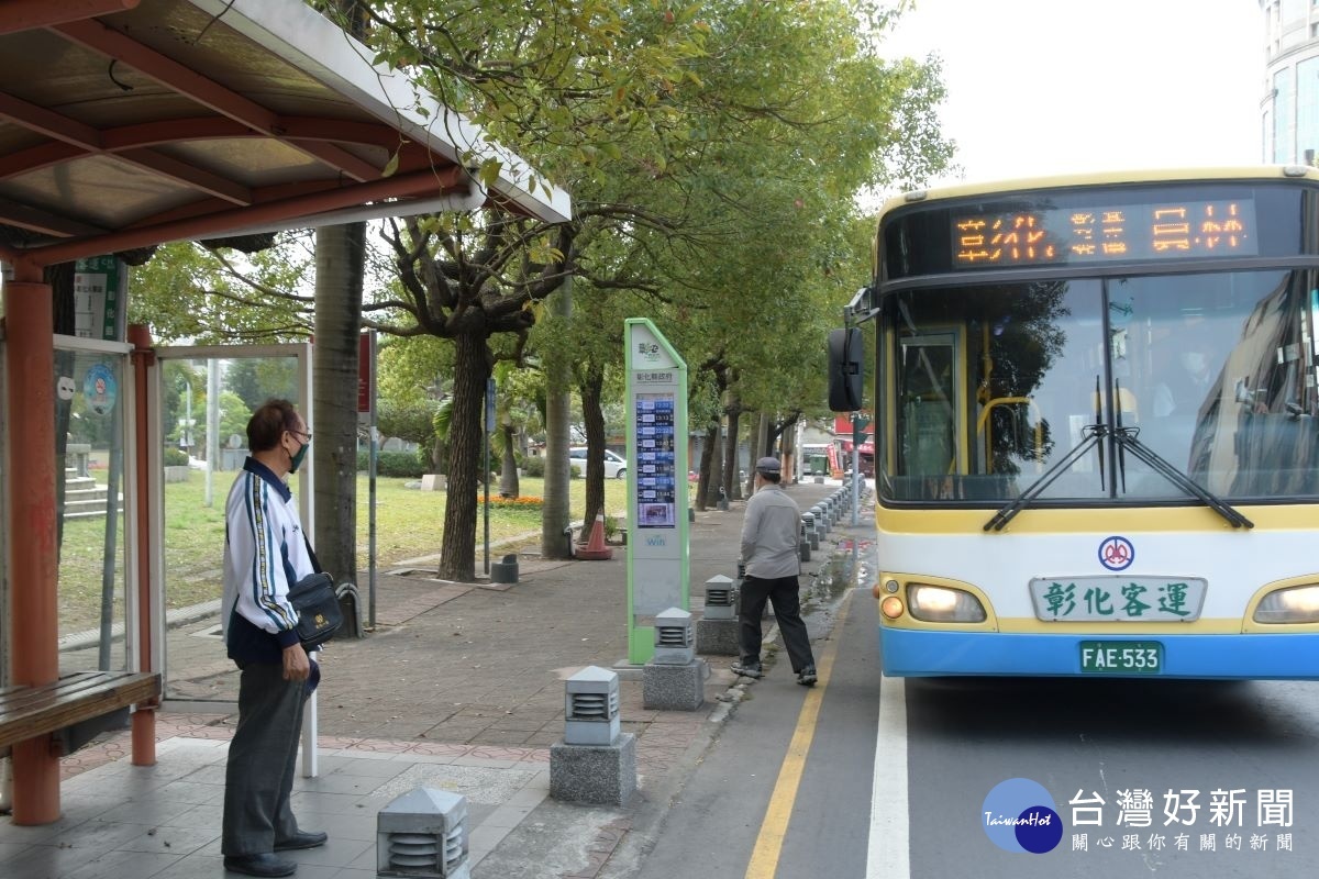 彰化縣啟動幸福候車計畫,鼓勵民眾搭乘公車。圖/記者鄧富珍攝