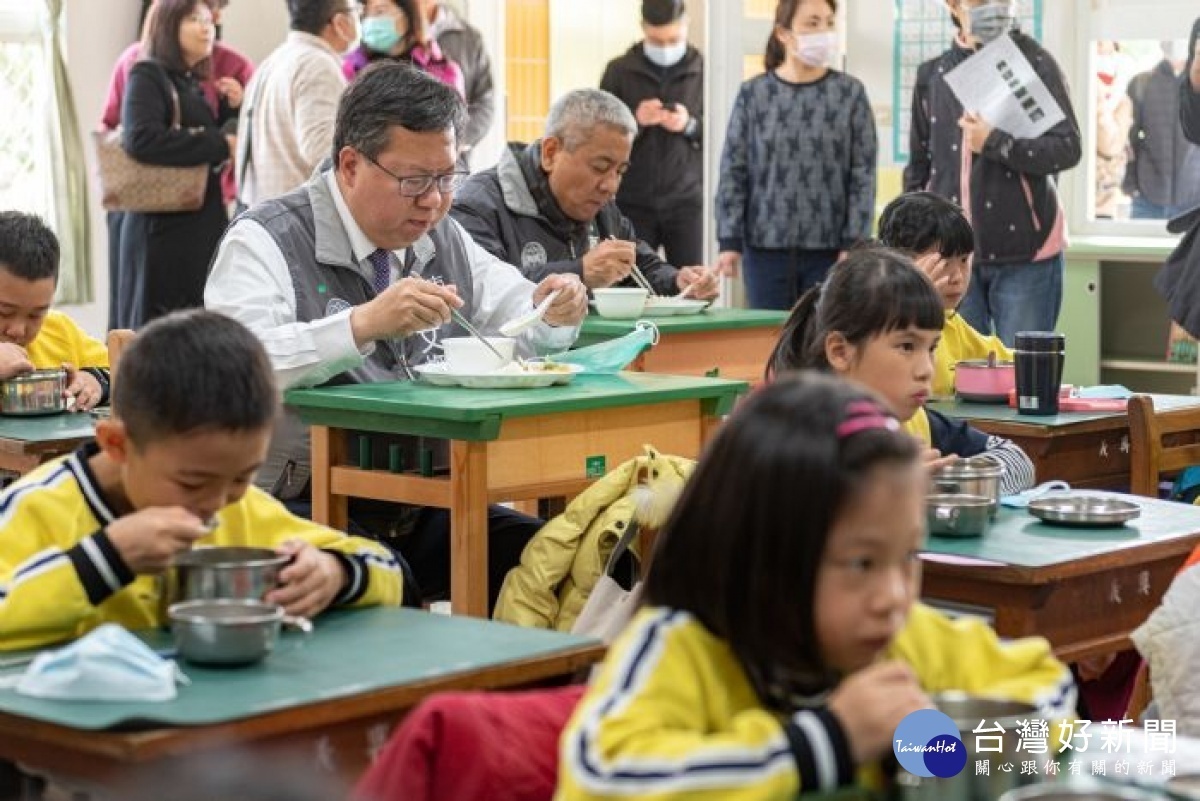 桃市落實學校午餐衛生安全管理與防疫措施,為學生用餐安全把關