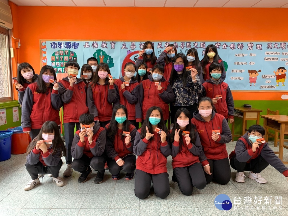 因應全球新冠肺炎疫情 師生人手一卡全面防疫