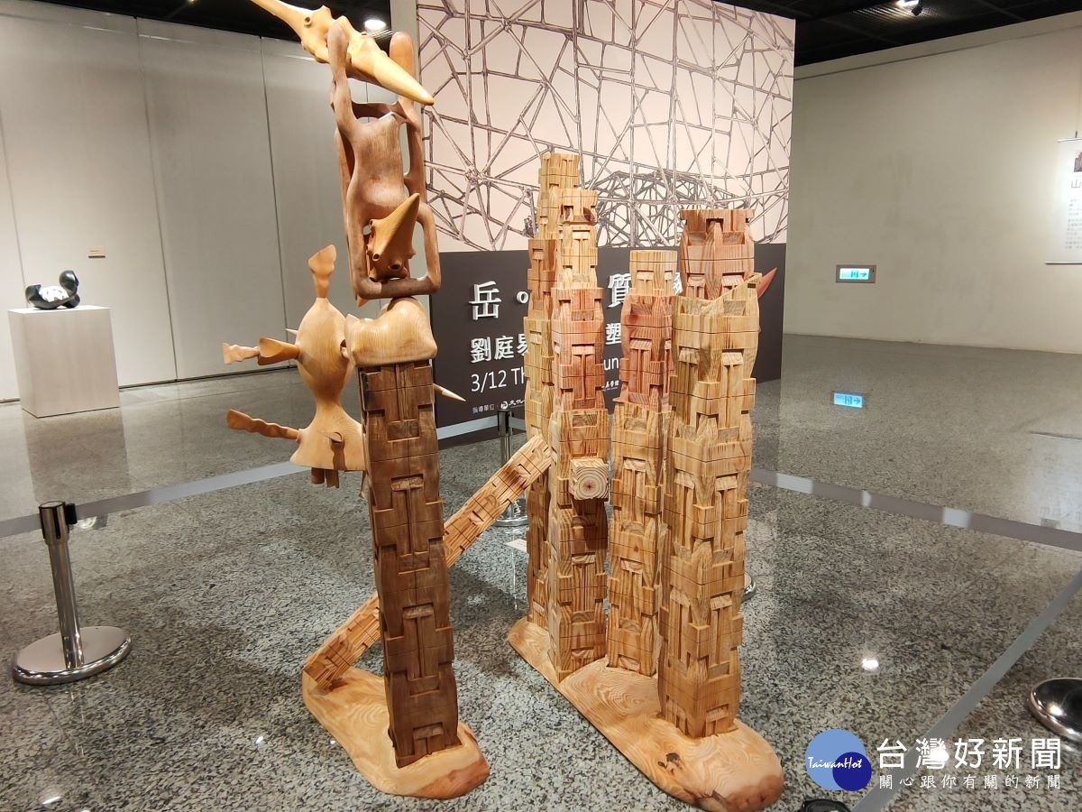 「岳。形。質。琢」劉庭易2020雕塑展作品。圖/記者鄧富珍攝