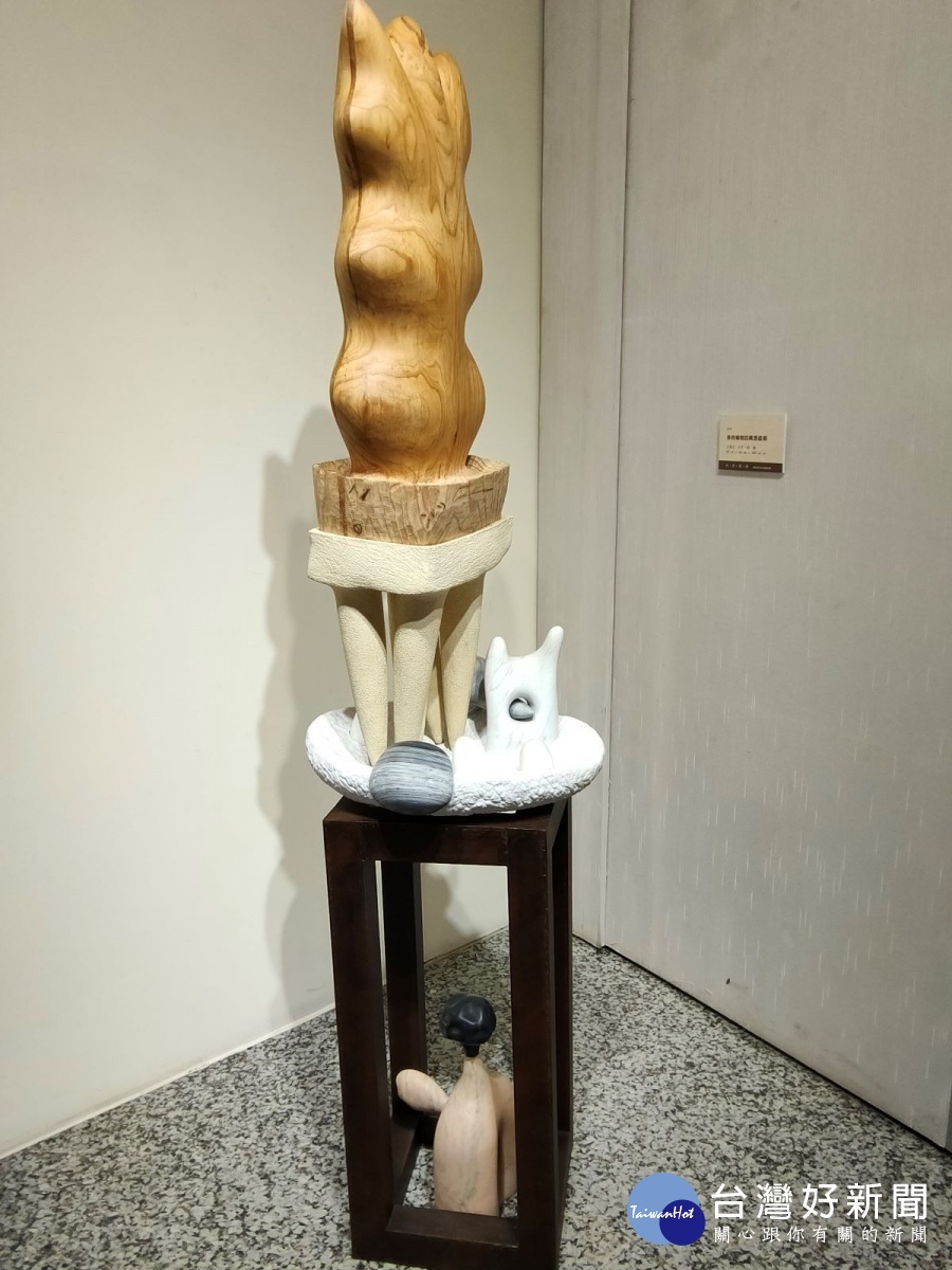 「岳。形。質。琢」劉庭易2020雕塑展作品。圖／記者鄧富珍攝