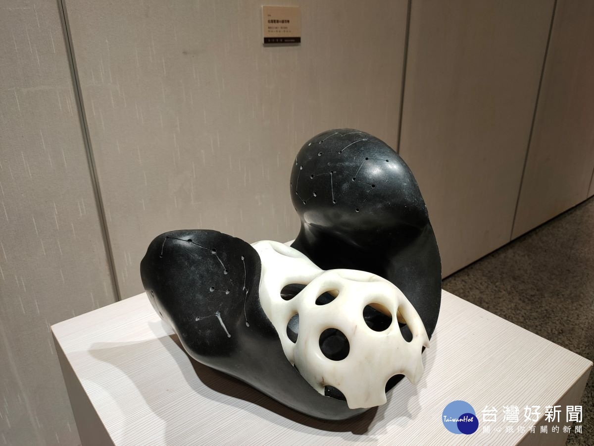 「岳。形。質。琢」劉庭易2020雕塑展作品。圖/記者鄧富珍攝