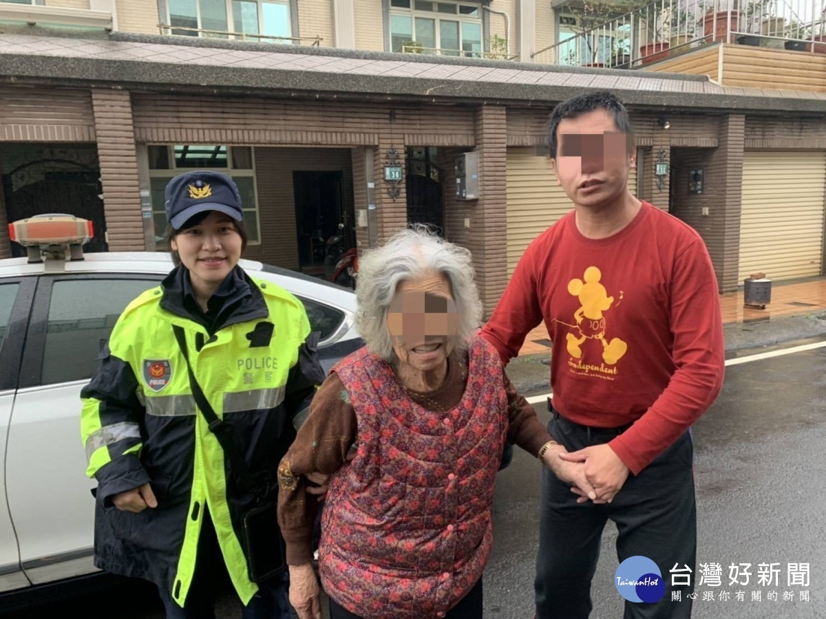 失智老婦誤闖快速道路,員警及時救援護送返家。
