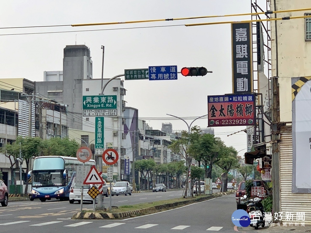 嘉市吳鳳、興業路口3/12日起進行快慢車道號誌分流／市府提供